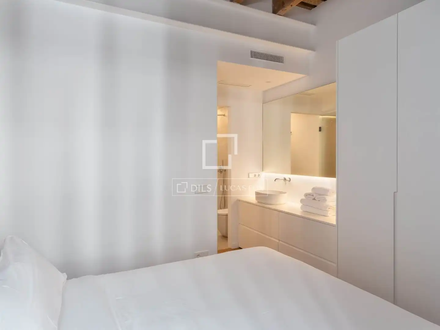 Bedroom of Flat for sale in Girona  with Air Conditioner, Parquet flooring and Furnished