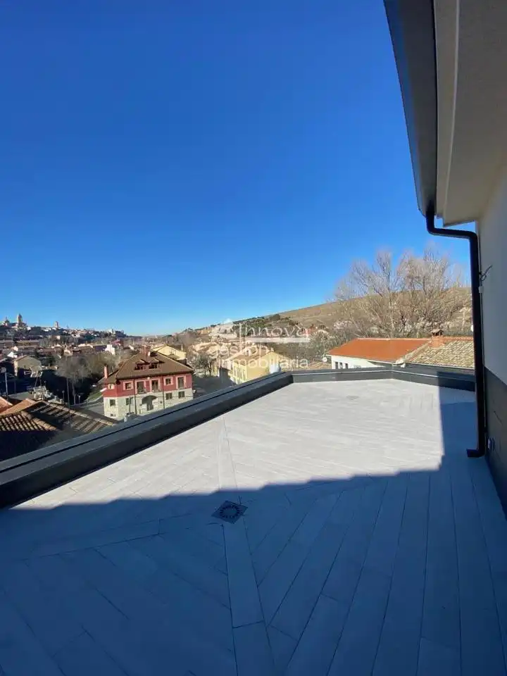 Vista exterior de Casa o xalet de lloguer en Segovia amb Calefacció, Terrassa i Moblat