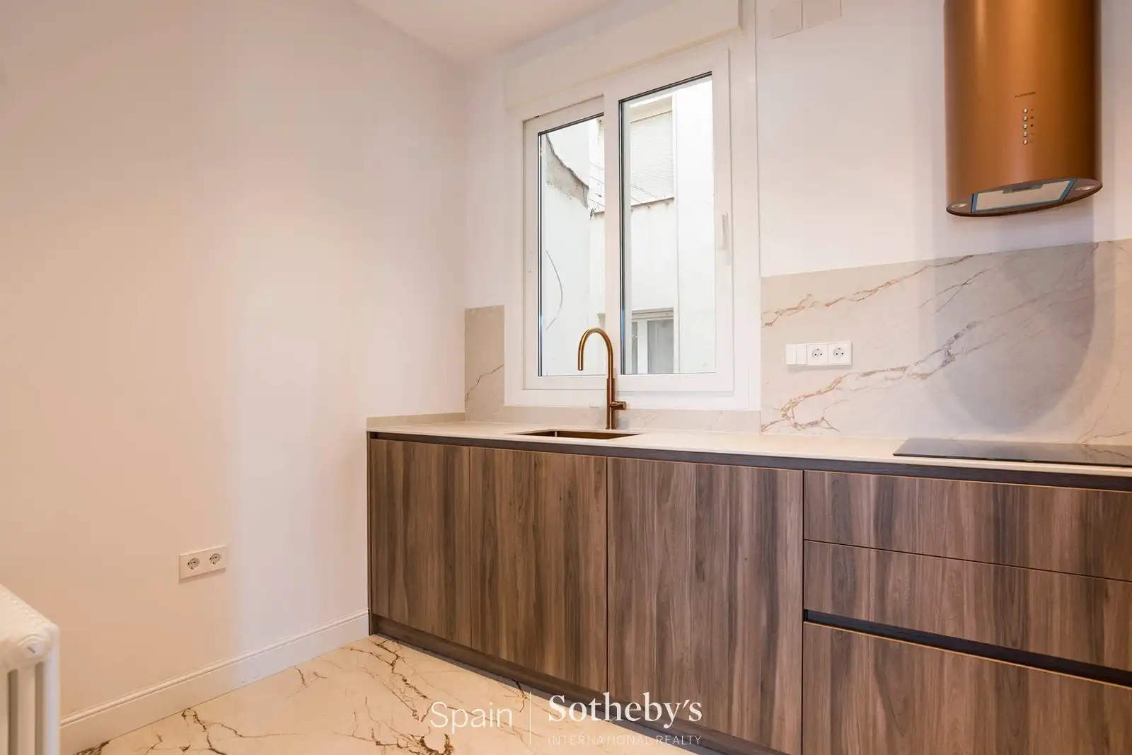Kitchen of Apartments for sale in Madrid  with Air Conditioner and Heating