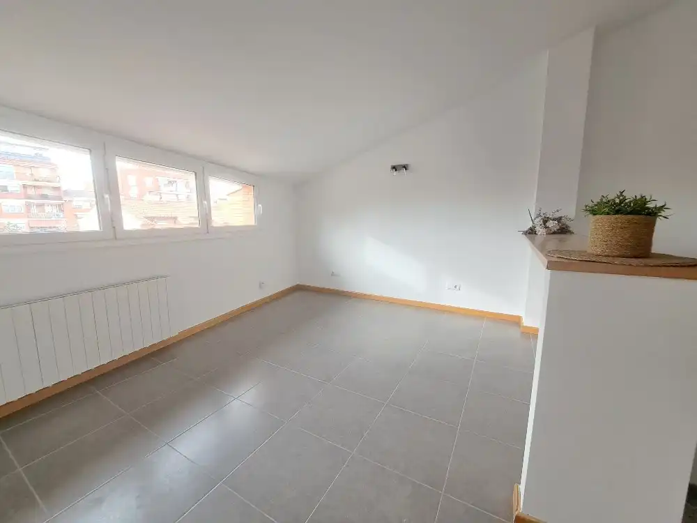 Dormitori de Dúplex en venda en Rubí amb Calefacció, Terrassa i Traster