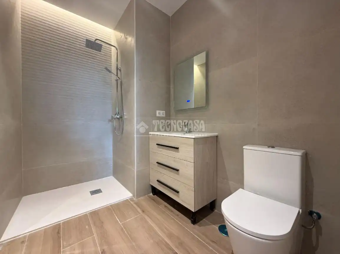 Bathroom of Study for sale in Madrid