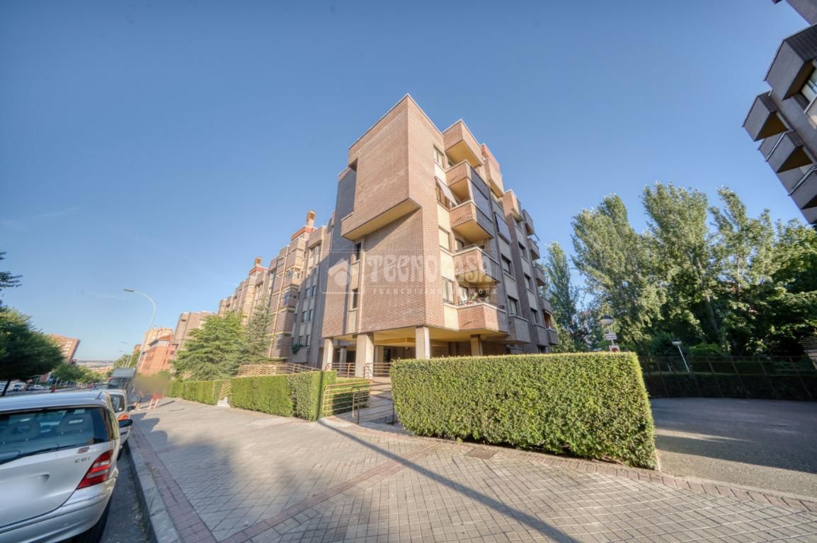 Vista exterior de Pis en venda en Valladolid Capital amb Calefacció, Terrassa i Piscina comunitària