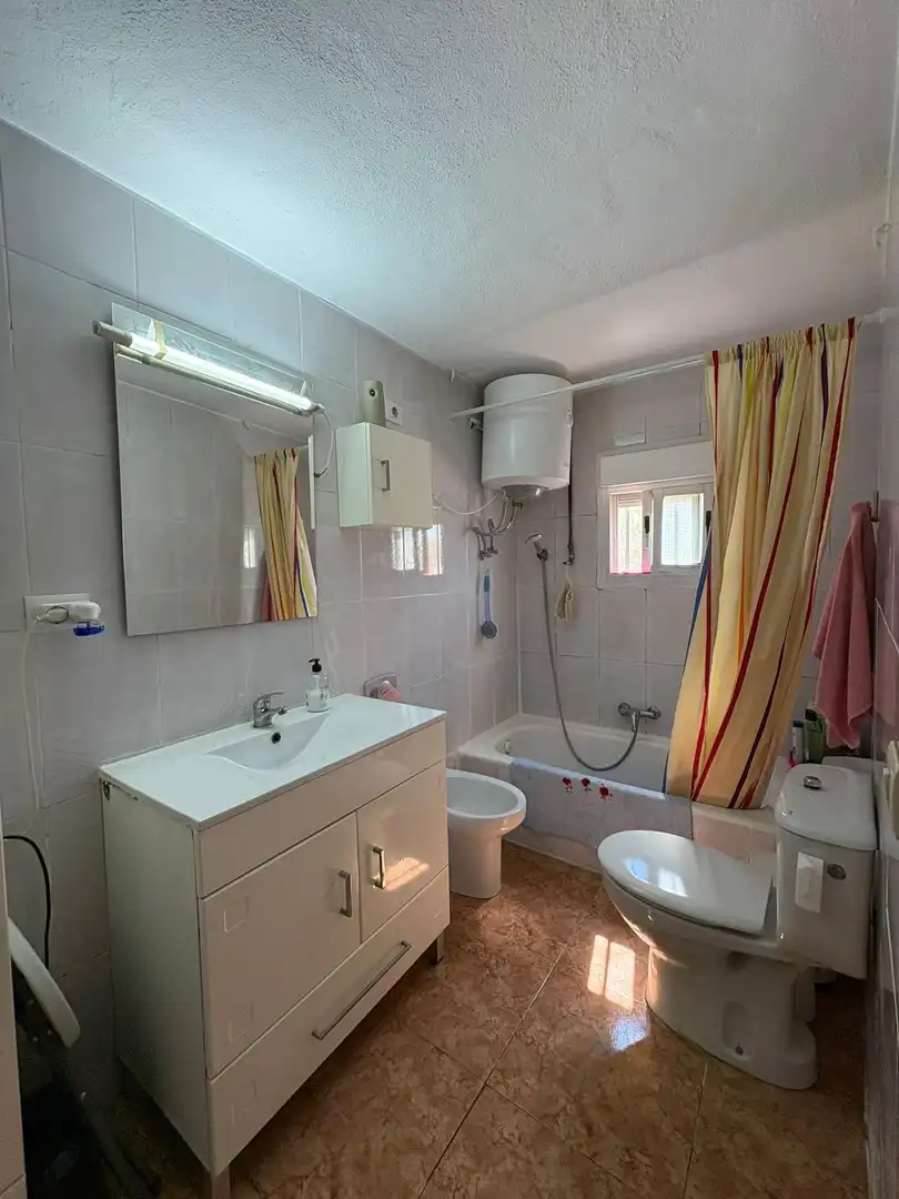 Baño de Casa o chalet en venta en Castellón de la Plana / Castelló de la Plana con Jardín privado y Piscina comunitaria