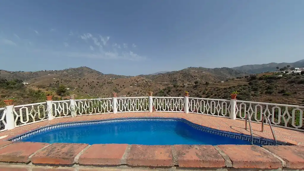 Casa rústica con piscina en venta en Torrox Pueblo, imagen 2