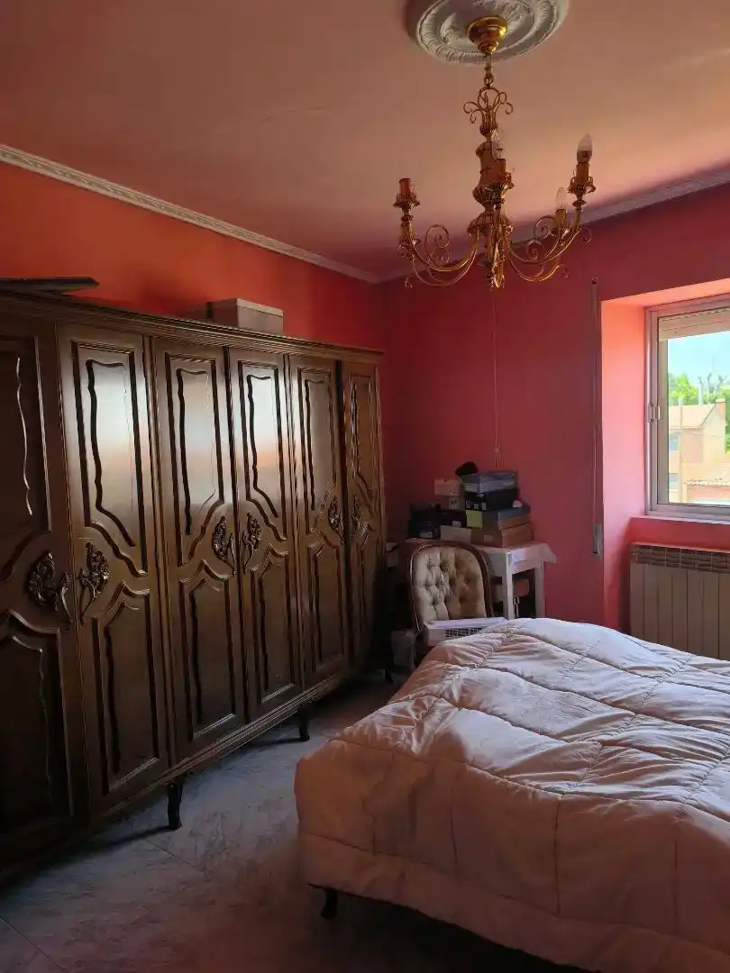 Dormitori de Casa adosada en venda en Baltanás amb Parquet, Traster i Moblat