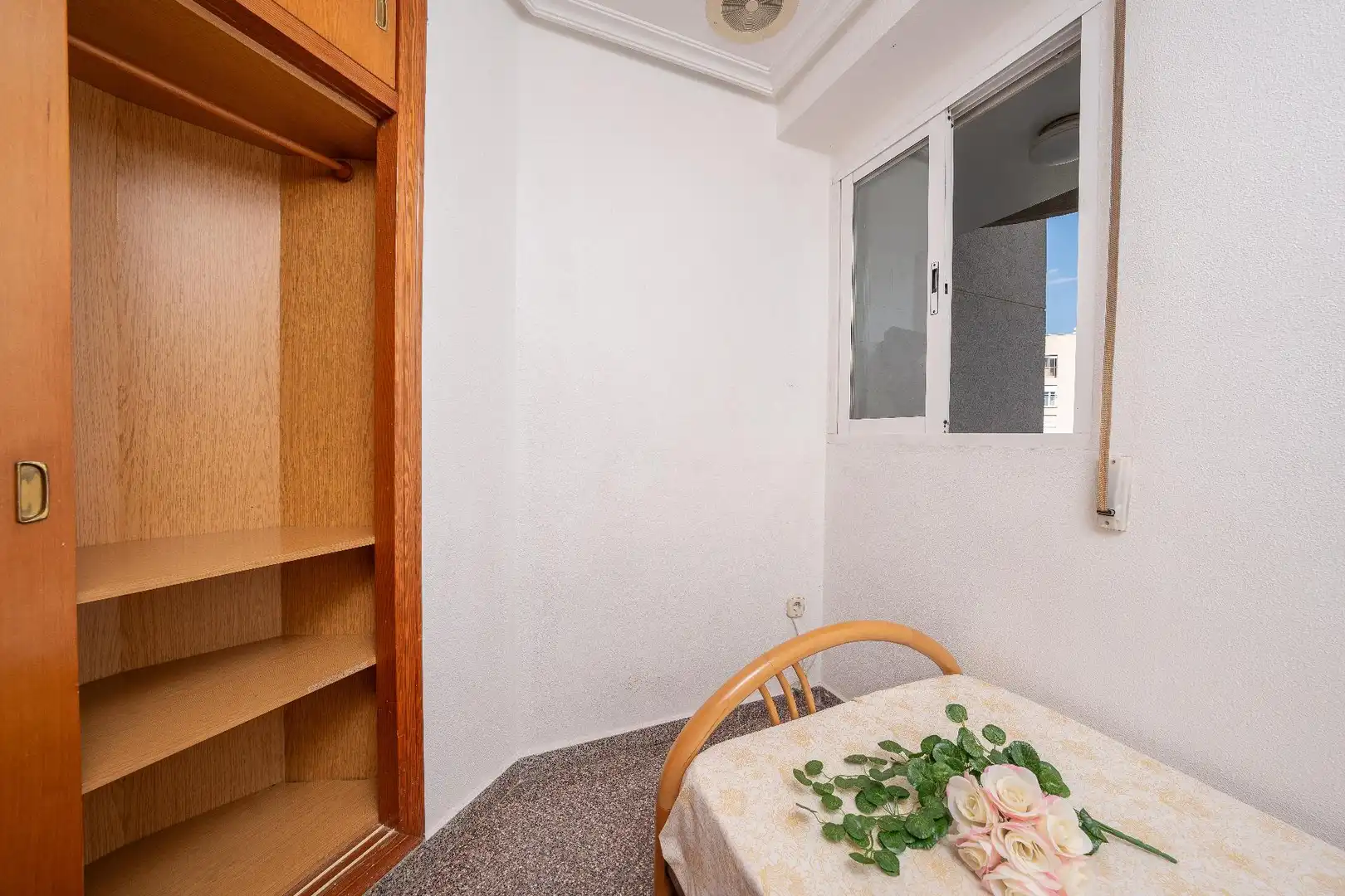Habitación de Piso en venta en Elche / Elx con Aire acondicionado, Terraza y Balcón