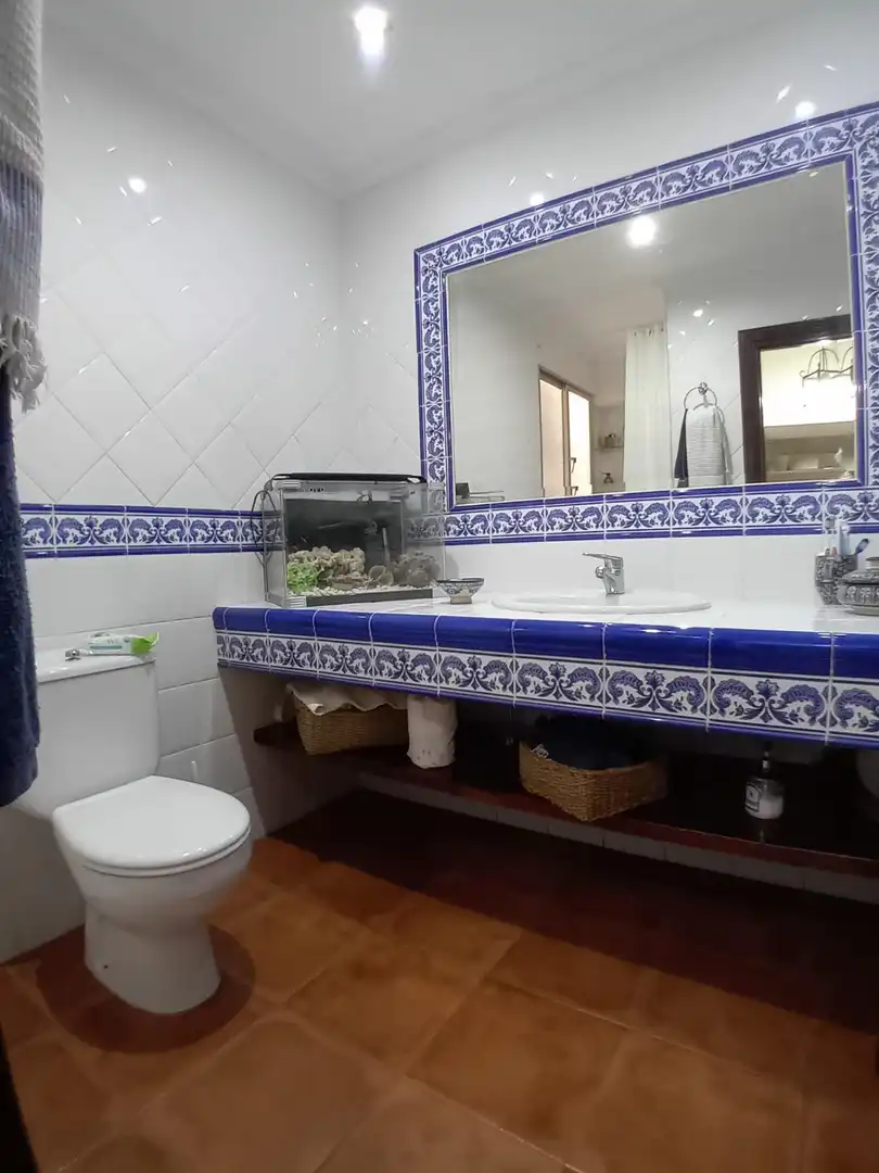Bany de Casa adosada en venda en Córdoba amb Aire condicionat, Calefacció i Jardí privat