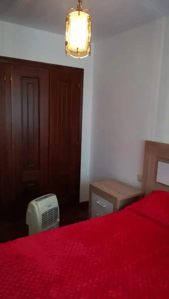 Schlafzimmer von Erdgeschoss zum Verkauf in Santiago de Compostela  mit Heizung und Möbliert