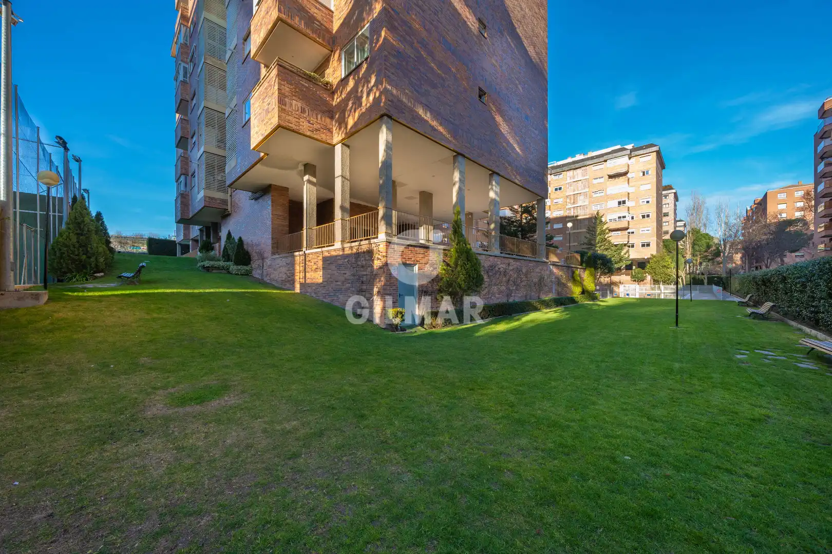 Vista exterior de Dúplex en venta en Madrid con Calefacción, Jardín privado y Trastero