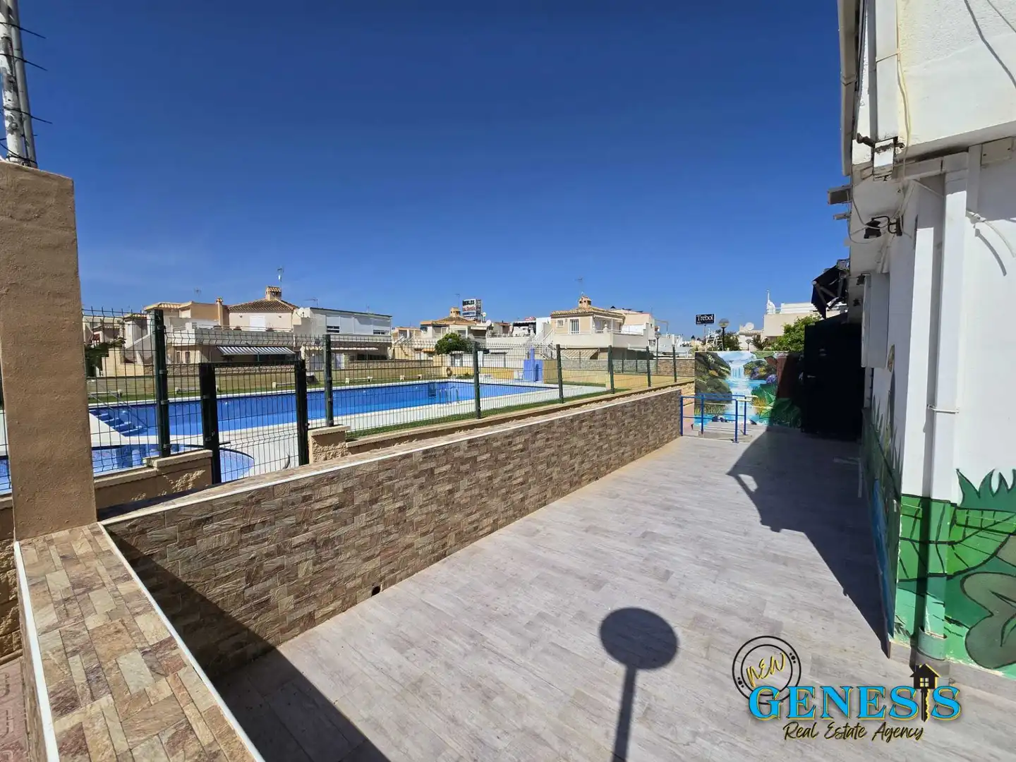 Piscina de Casa adosada en venda en Torrevieja amb Aire condicionat, Jardí privat i Terrassa