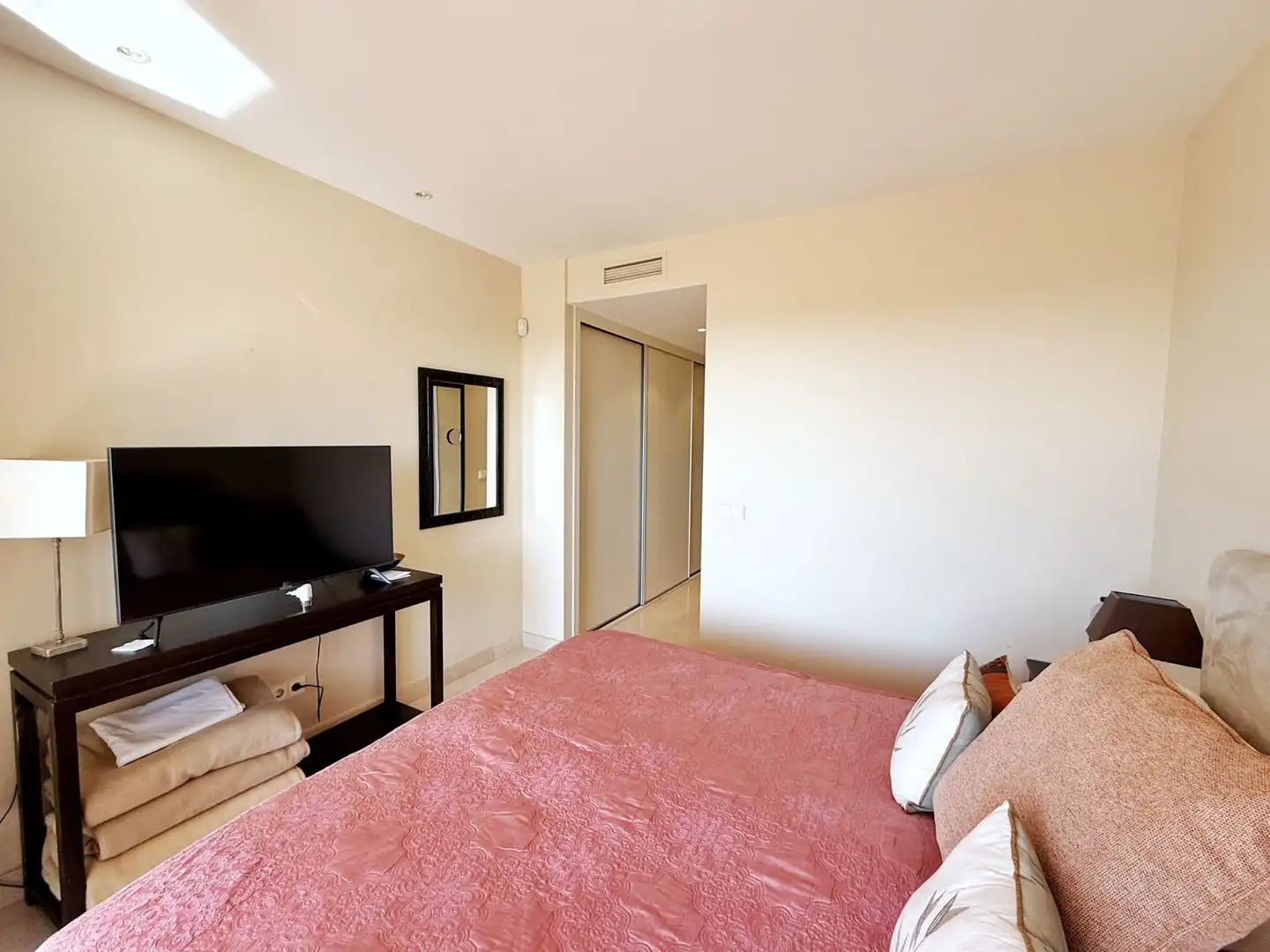Bedroom of Flat for rent in Benahavís  with Air Conditioner, Storage room and Furnished