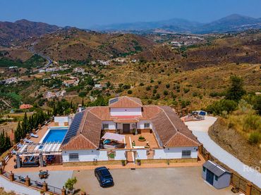 Villa con giardino in vendita a MA125 1