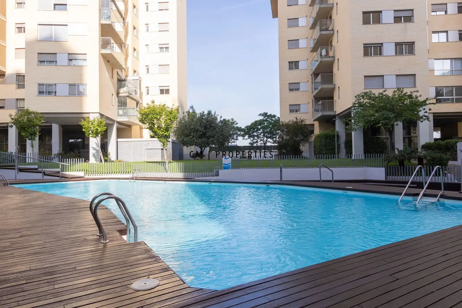 Piscina de Pis en venda en Valencia amb Aire condicionat, Calefacció i Terrassa