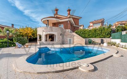 Vista exterior de Casa o xalet en venda en Castellvell del Camp amb Aire condicionat, Calefacció i Jardí privat