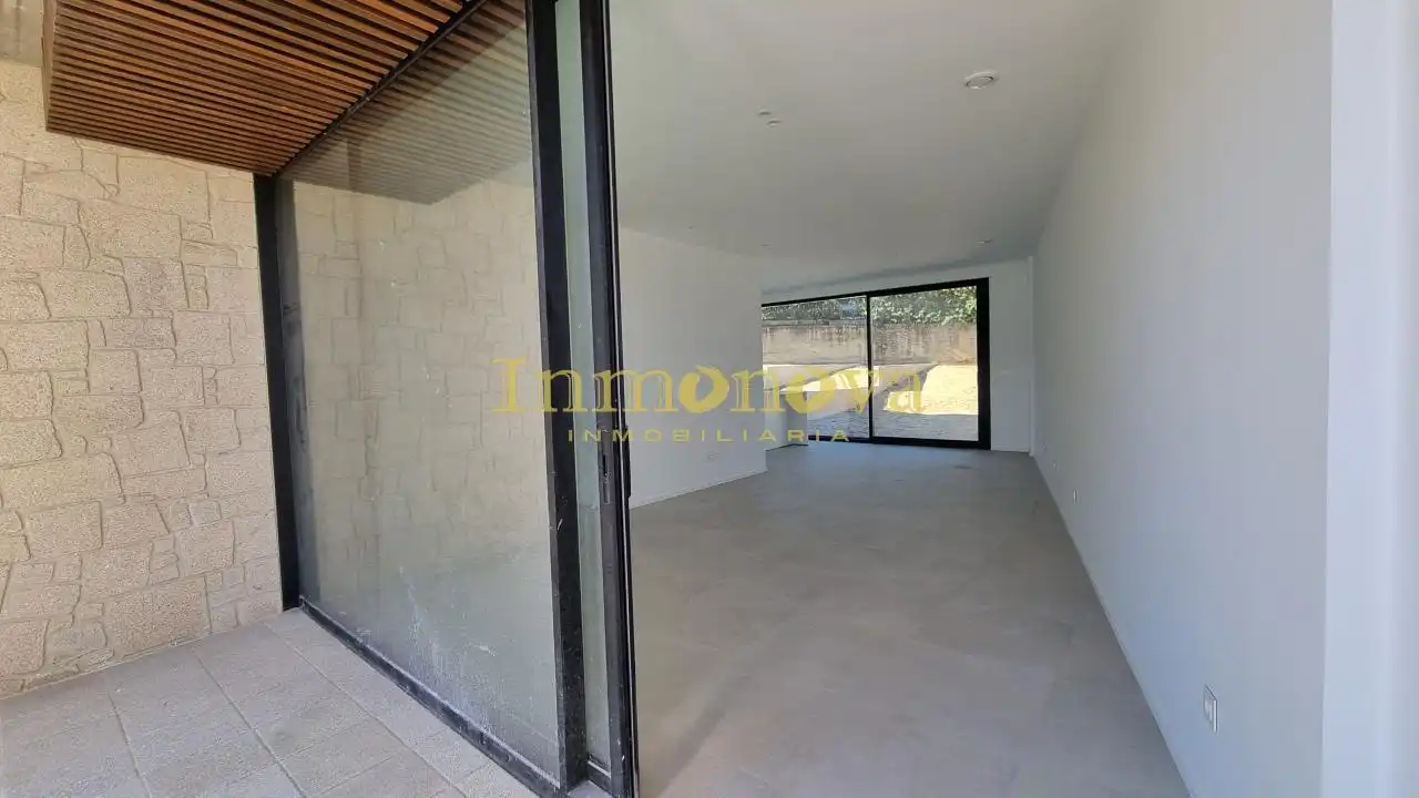 Casa adosada en venta en Nigrán con Calefacción, Jardín privado y Terraza