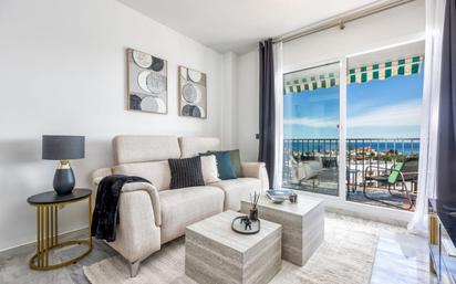 Sala d'estar de Apartament en venda en Mijas amb Aire condicionat, Terrassa i Piscina comunitària