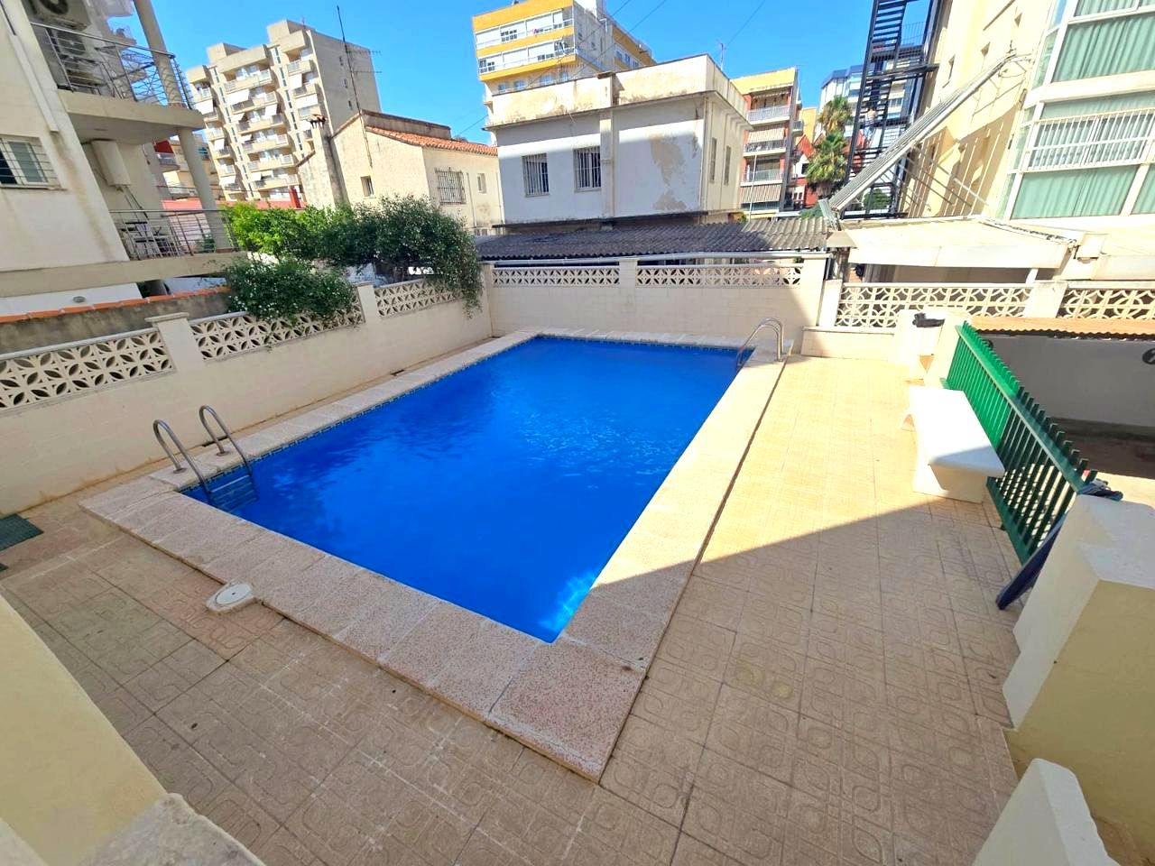 Piscina de Apartamento de alquiler en Gandia con Terraza, Amueblado y Piscina comunitaria
