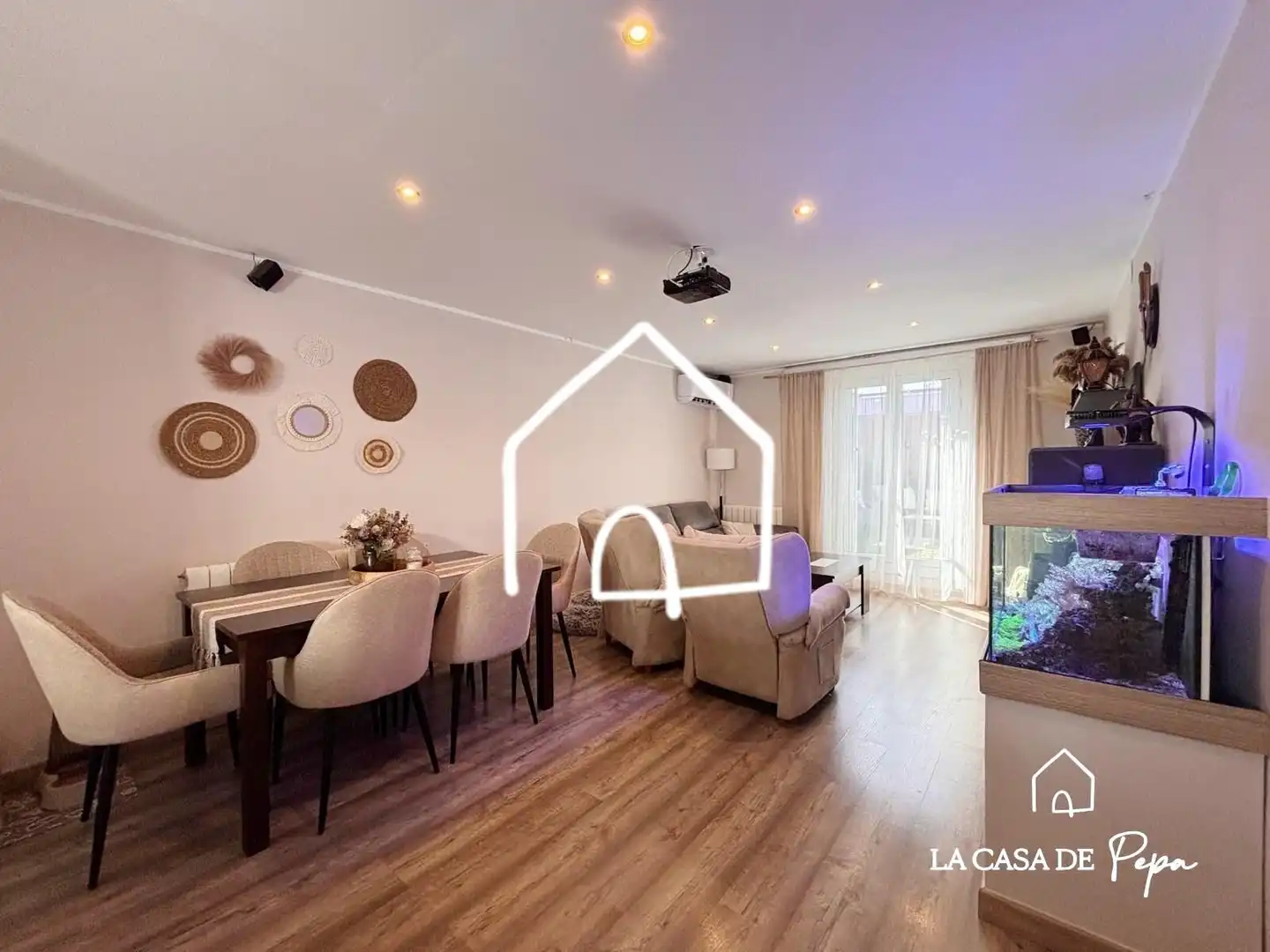 Wohnzimmer von Dachboden zum Verkauf in Viladecans mit Klimaanlage, Heizung und Parkett