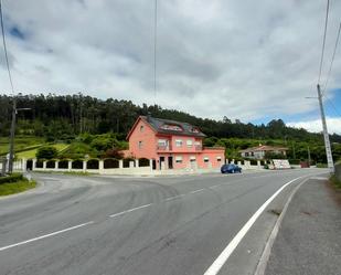 Vista exterior de Casa o xalet en venda en Boiro amb Calefacció, Traster i Moblat