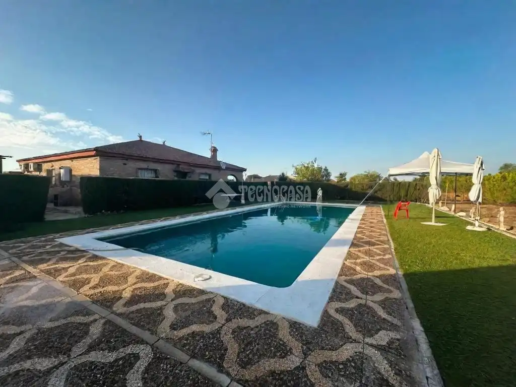 Casa rústica en venda a Carmona