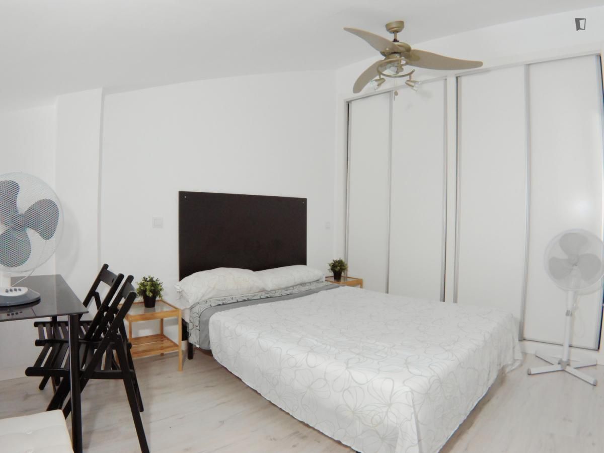 Study to rent in Valdeacederas
