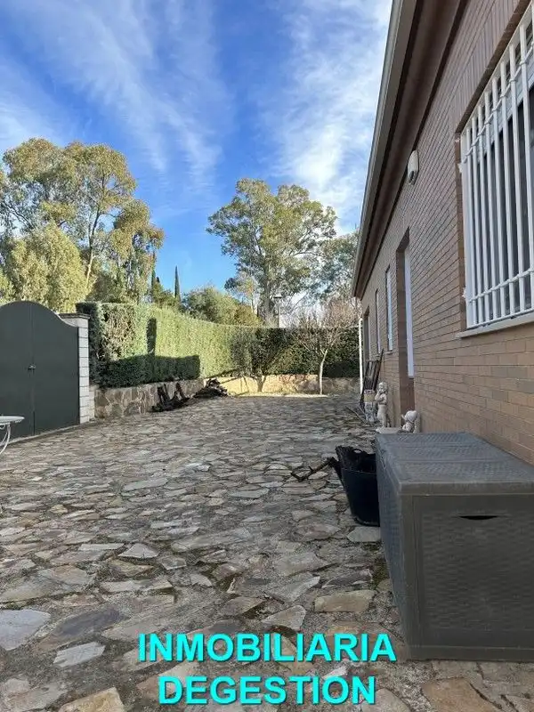 Jardí de Casa o xalet en venda en Linares amb Aire condicionat, Calefacció i Jardí privat