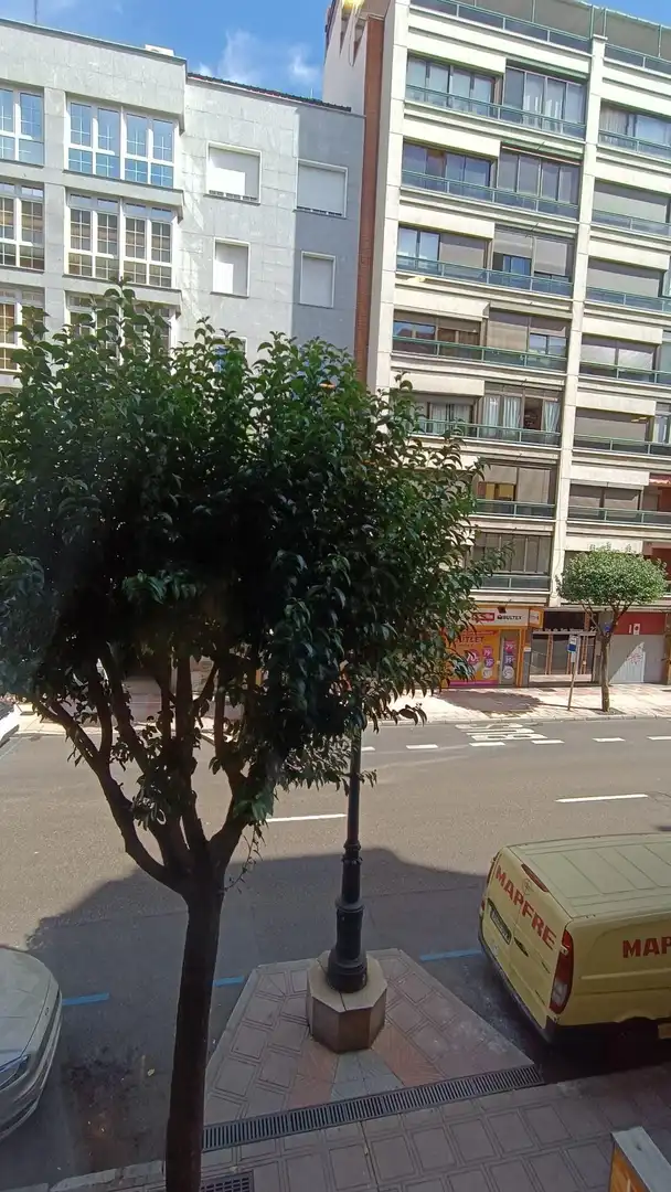 Außenansicht von Wohnung zur Miete in León Capital  mit Heizung und Parkett