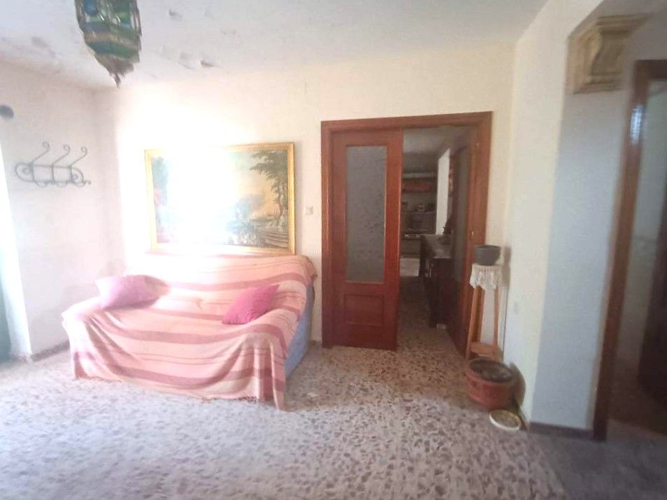 Sala d'estar de Casa o xalet en venda en Torredelcampo amb Piscina