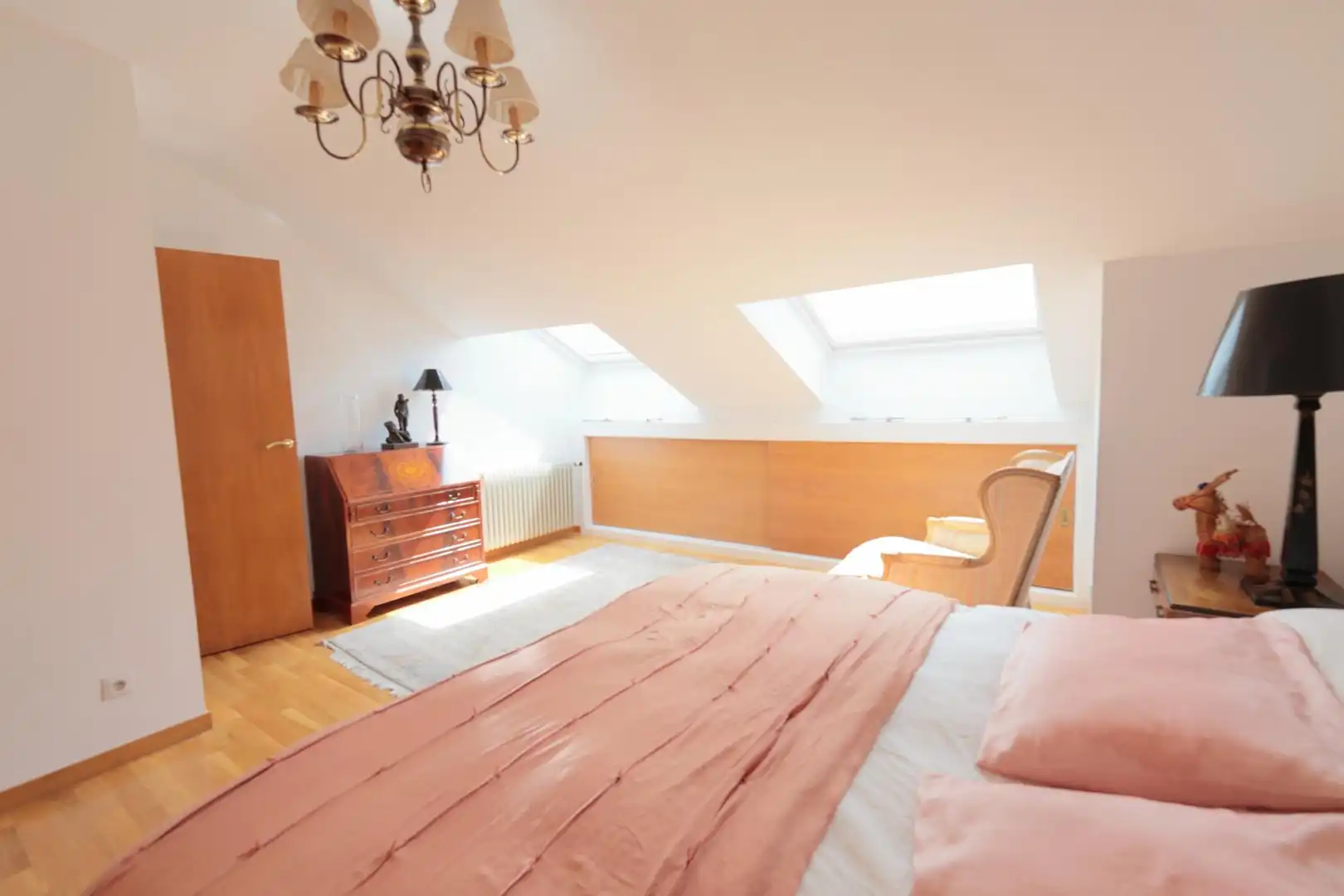 Schlafzimmer von Dachboden zum Verkauf in Bembibre mit Heizung und Balkon