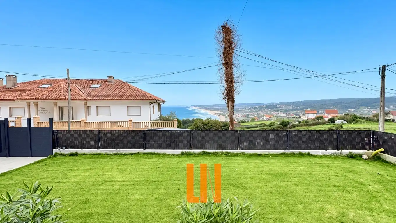 Vista exterior de Casa o xalet en venda en Carballo, A Coruña