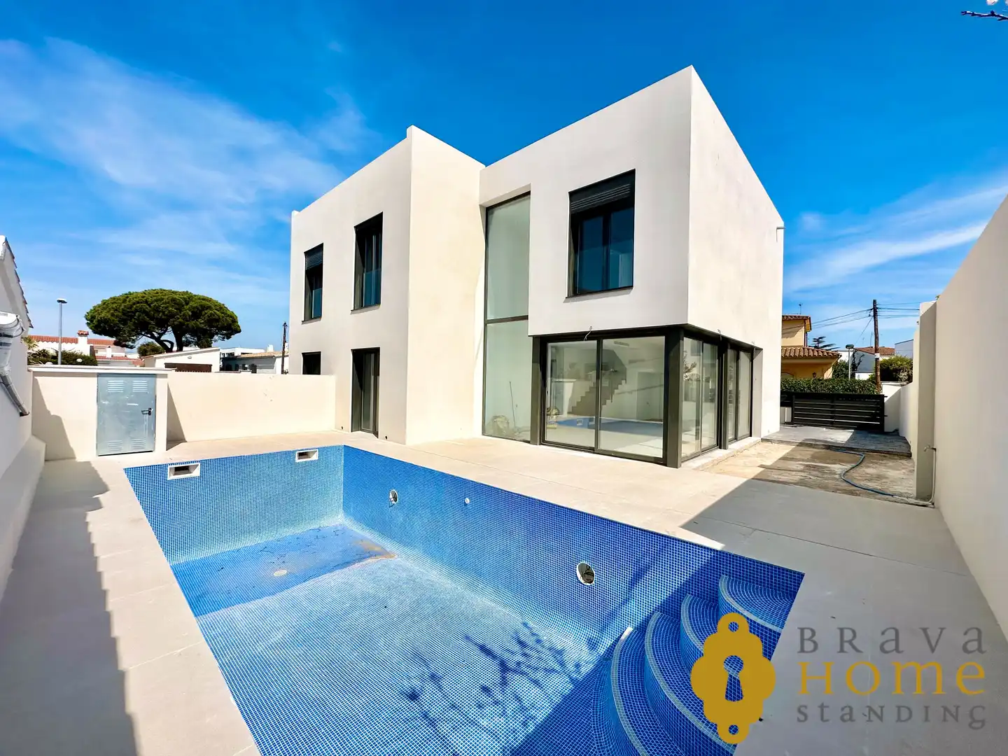 House with pool for sale in Carrer Tretze