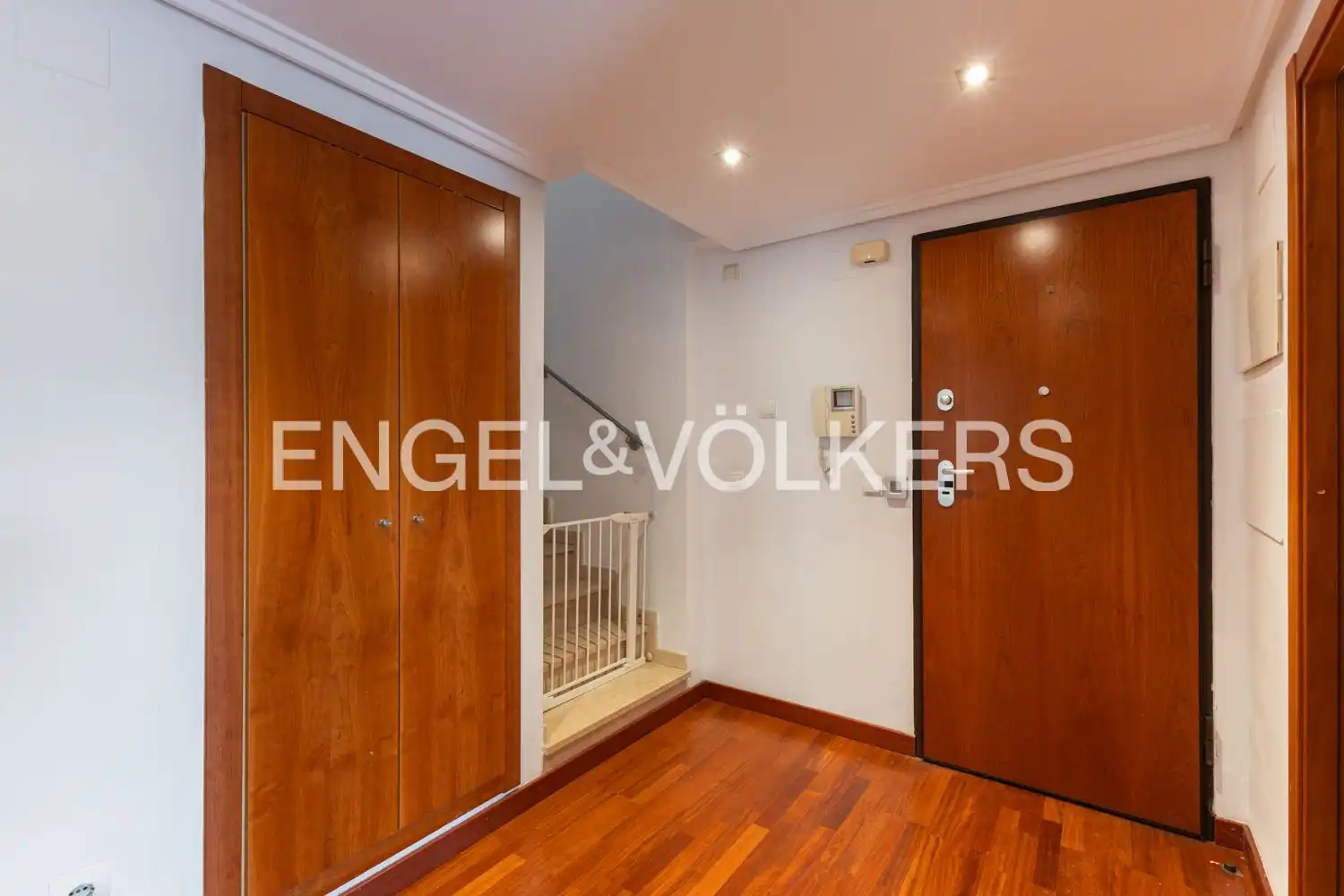 Duplexes for sale in Valencia  with Air Conditioner, Heating and Private garden