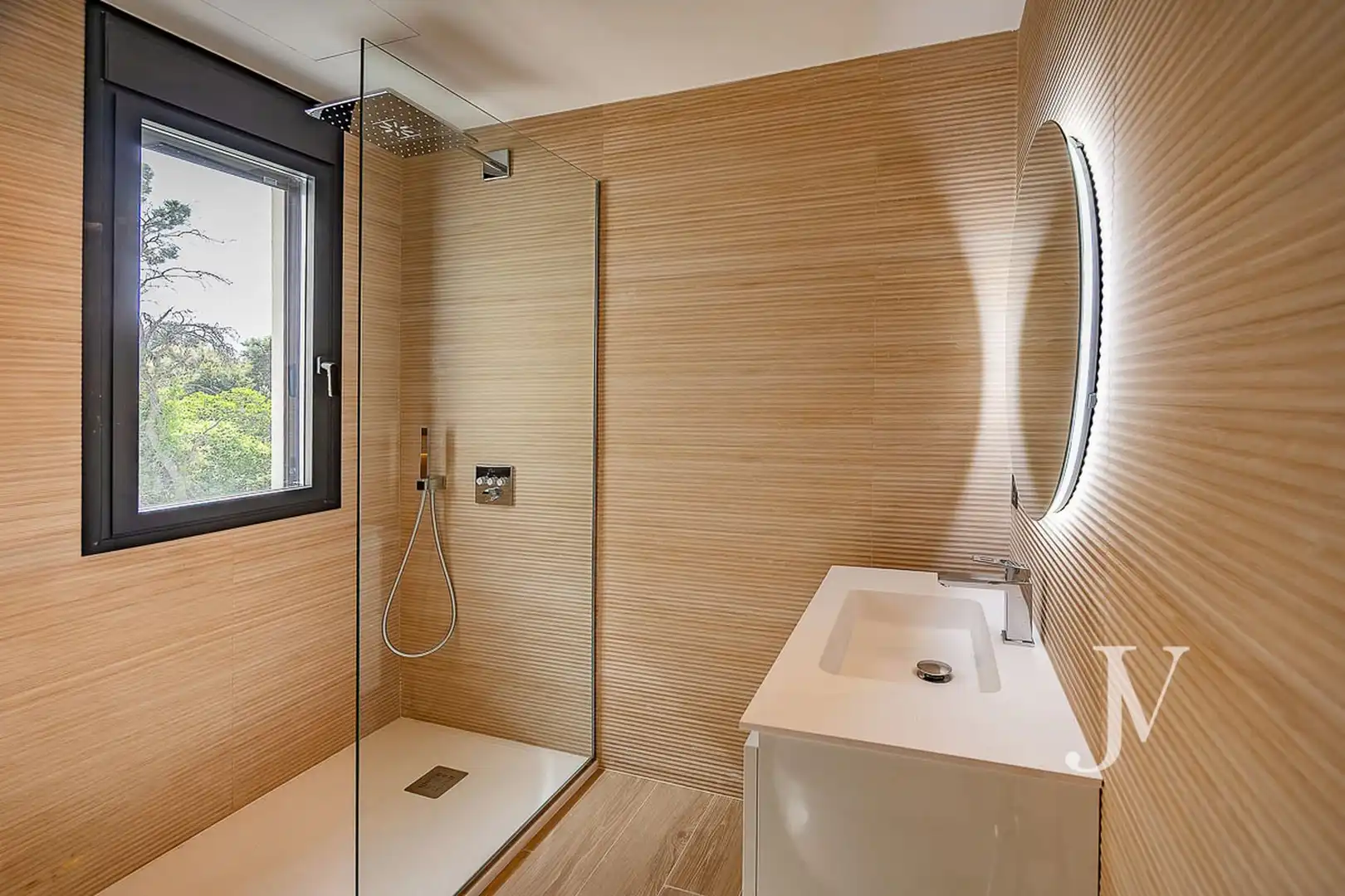 Badezimmer von Haus oder Chalet zum Verkauf in Ciudalcampo mit Klimaanlage, Heizung und Privatgarten
