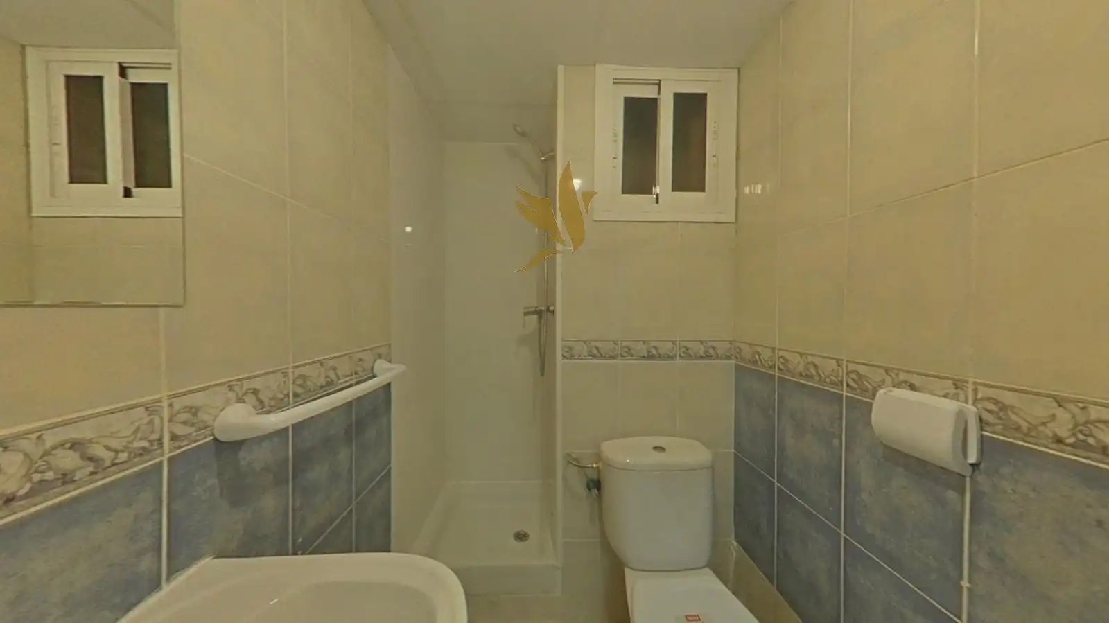 Badezimmer von Wohnung zum Verkauf in Badalona
