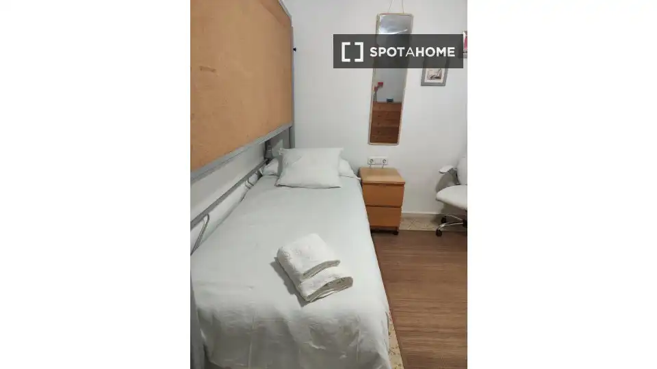Schlafzimmer von Wohnung zur untervermieten in Cádiz mit Klimaanlage, Terrasse und Möbliert