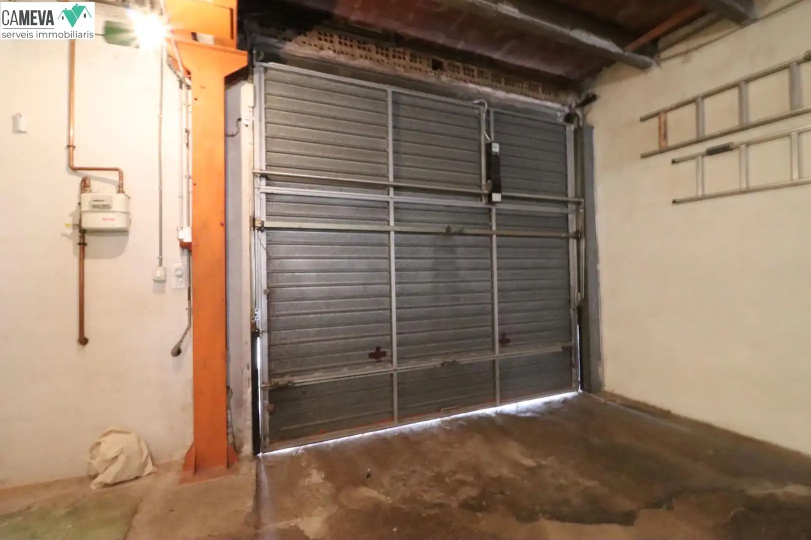 Parking de Casa adosada en venta en Barberà del Vallès con Aire acondicionado, Calefacción y Terraza