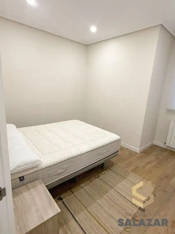 Dormitori de Pis de lloguer en Bilbao  amb Calefacció i Parquet