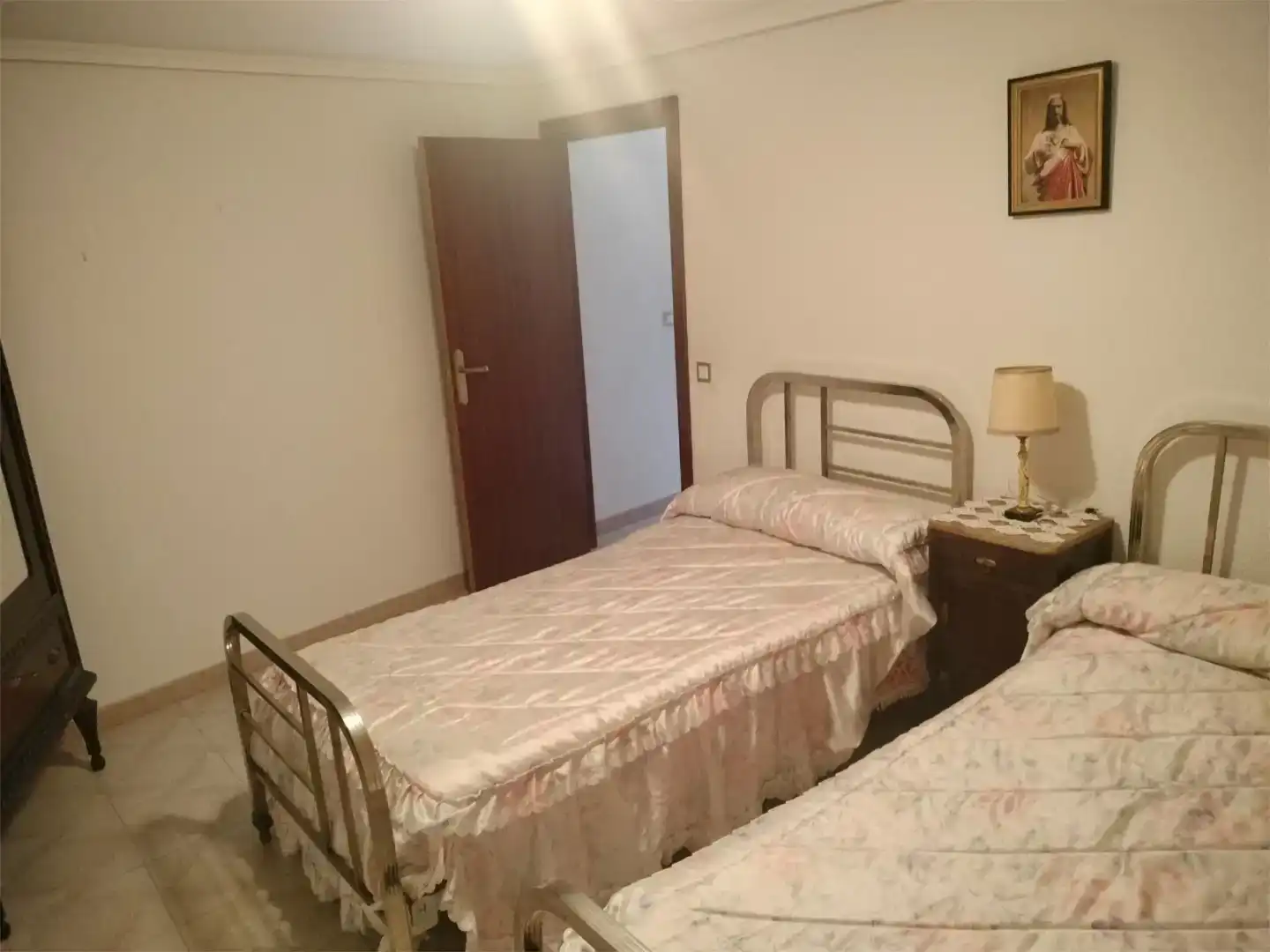 Habitación de Casa adosada en venta en La Vilueña con Jardín privado, Trastero y Amueblado