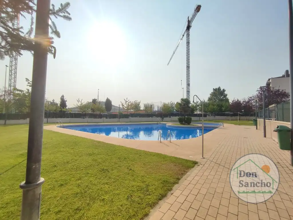 Swimming pool of Attic for sale in Valladolid  with Air Conditioner, Heating and Terrace