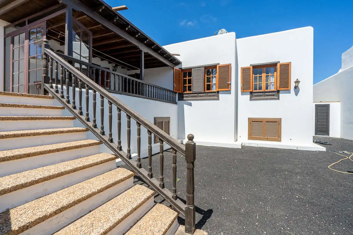 Vista exterior de Casa o xalet en venda en Arrecife amb Jardí privat i Piscina