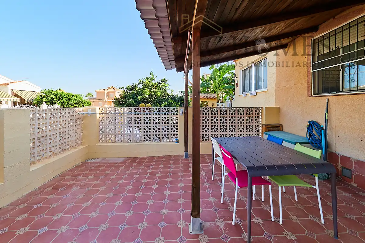 Terrasse von Einfamilien-Reihenhaus zur Miete in San Fulgencio mit Klimaanlage, Möbliert und Waschmaschine