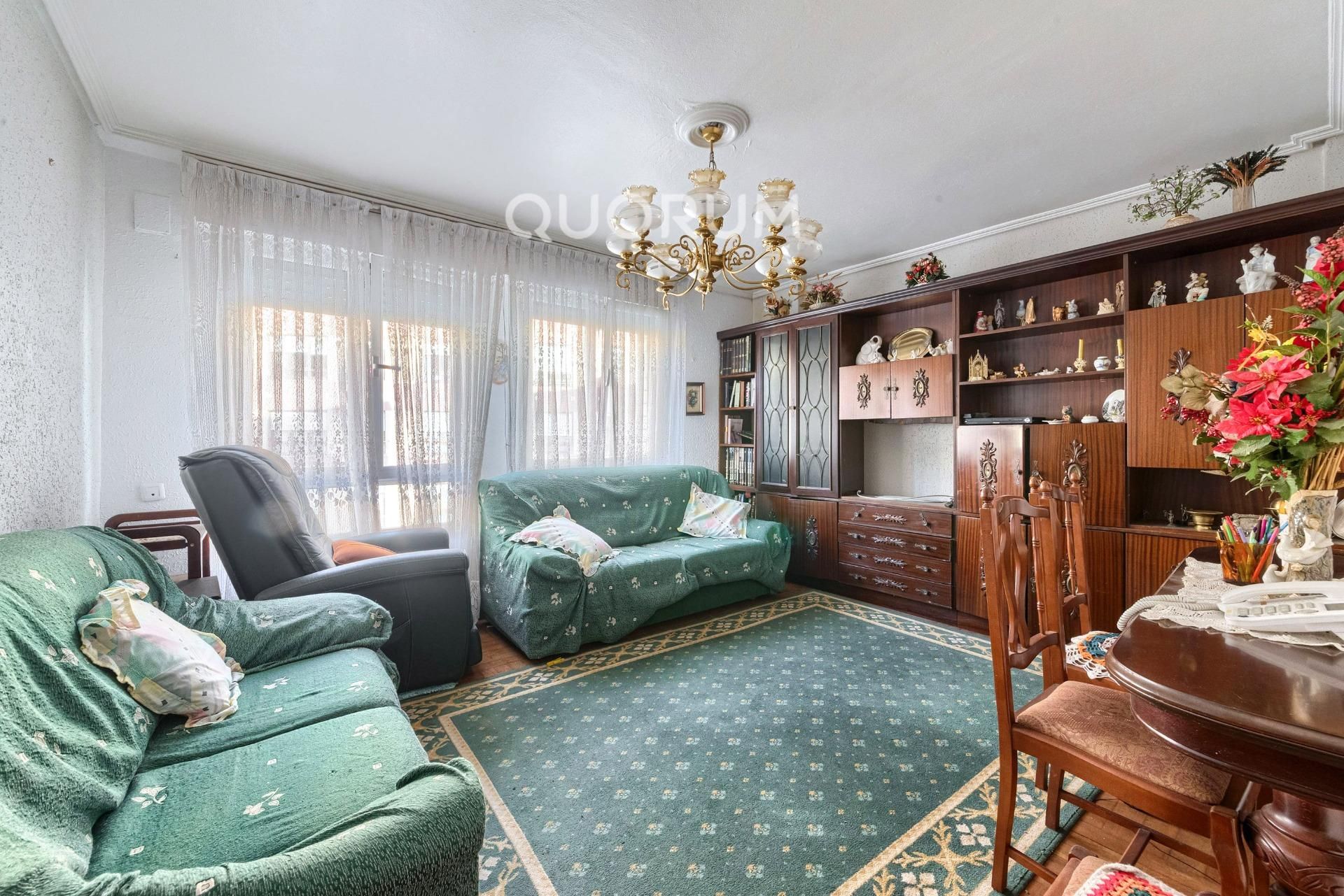 Sala d'estar de Pis en venda en Basauri  amb Calefacció, Terrassa i Balcó