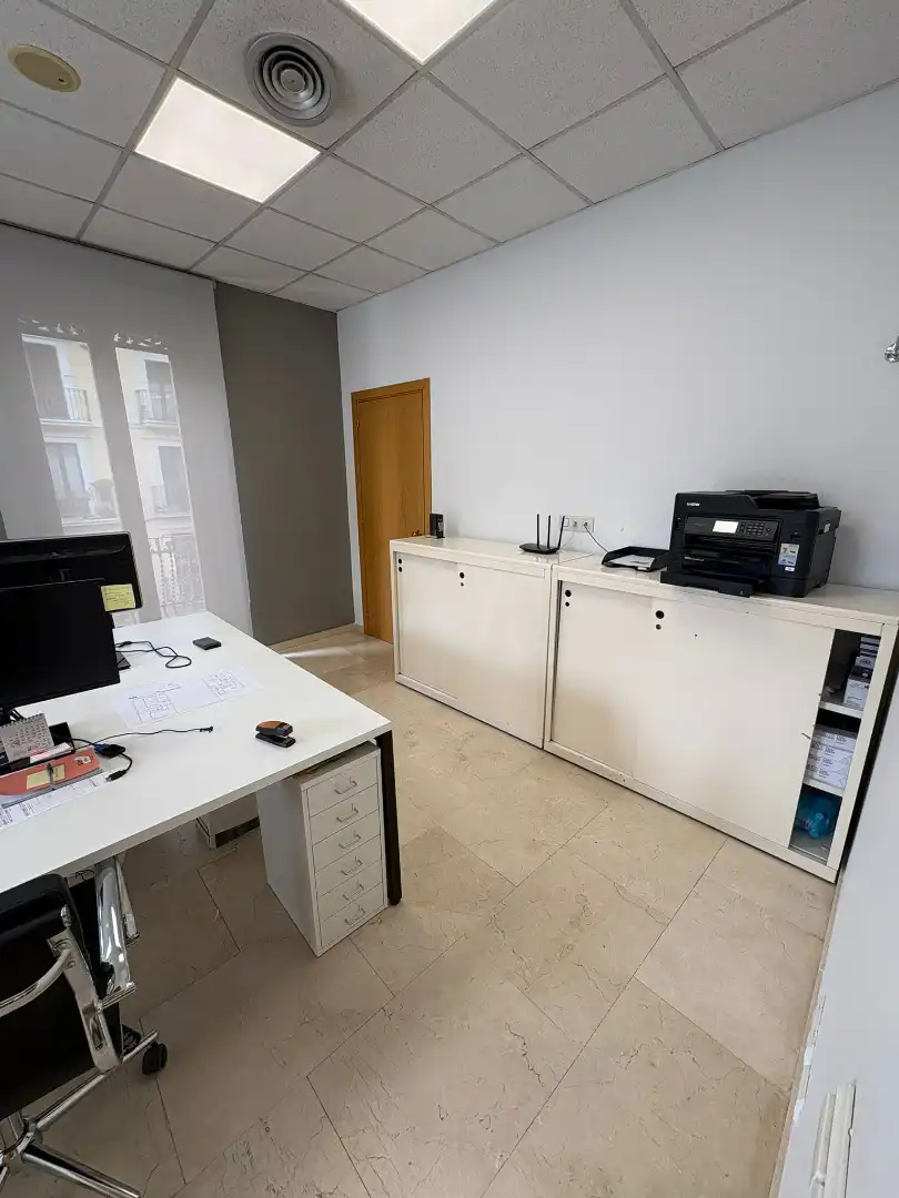 Oficina de alquiler en Avinguda de Sant Francesc, 4, Centre - Barri Vell