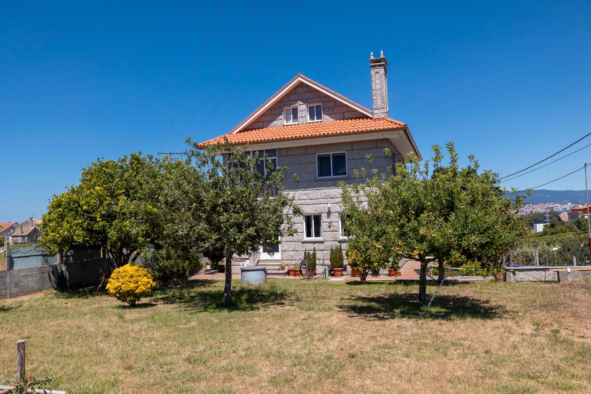 Vista exterior de Casa o chalet en venta en Vigo  con Calefacción, Jardín privado y Parquet