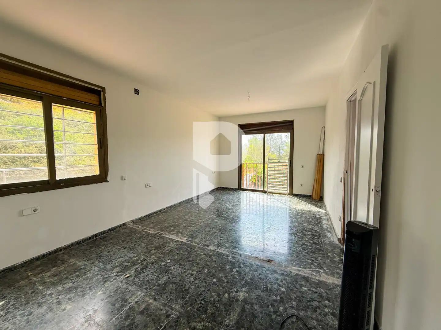 Living room of Houses for sale in Vallirana  with Air Conditioner, Private garden and Terrace