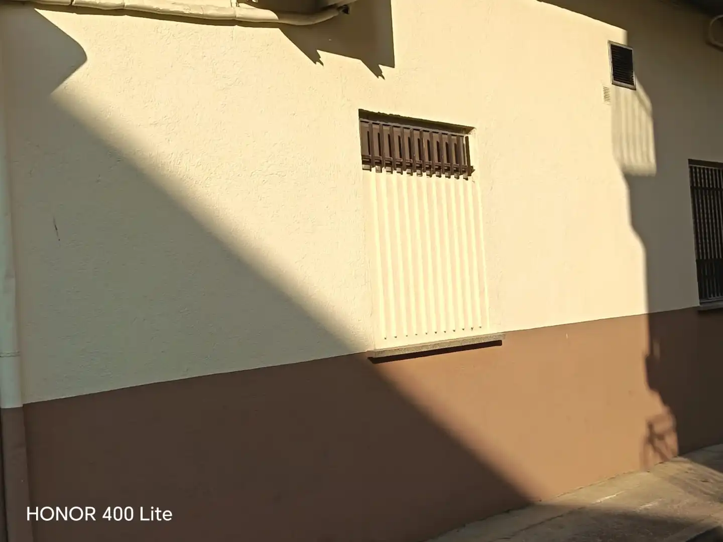 Vista exterior de Local en venta en Guijuelo