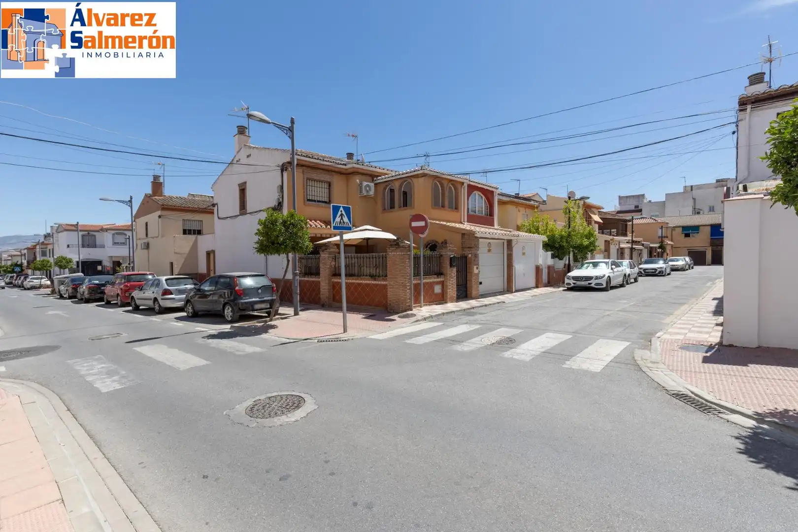 Vista exterior de Casa adosada en venda en Armilla amb Calefacció i Traster
