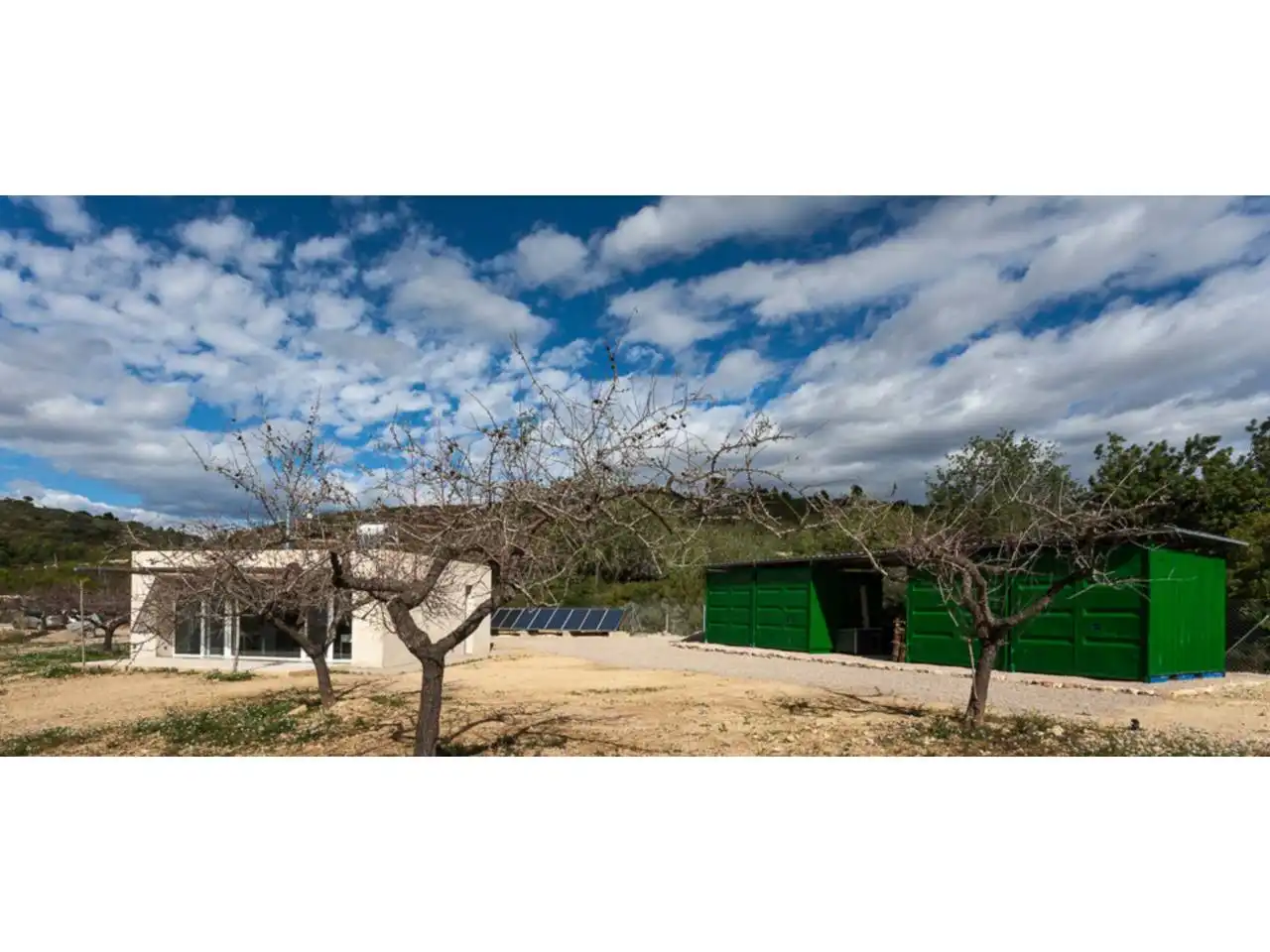 Vista exterior de Finca rústica en venda en Cervera del Maestre amb Jardí privat i Moblat