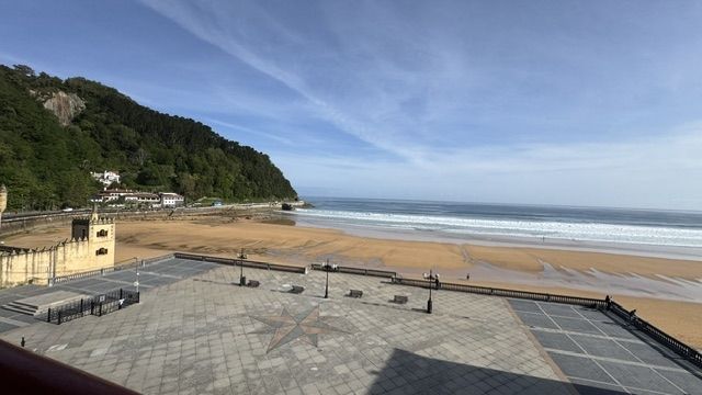 Außenansicht von Wohnung zum verkauf in Zarautz mit Heizung, Abstellraum und Balkon