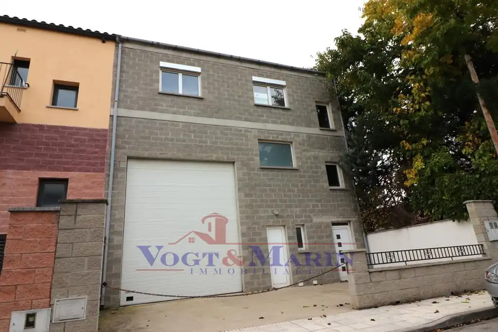 Mixt residencial en venda a Carrer Tamariu-Carrer Pla de Roses